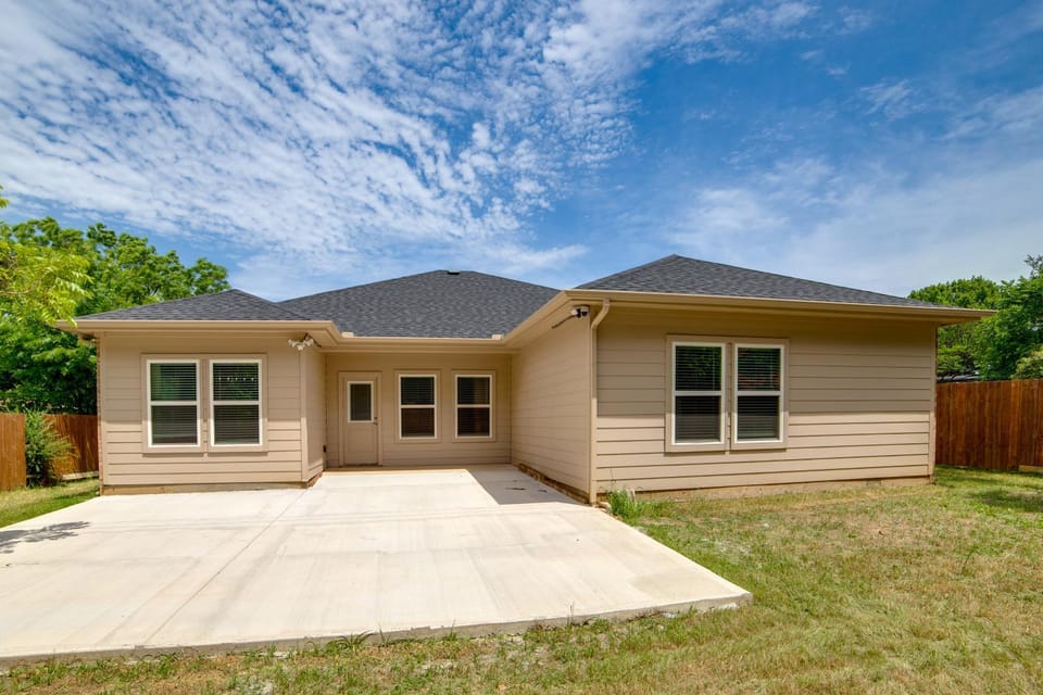 1 Mi to AT&T Stadium & Globe Life, Arlington Home House in Arlington