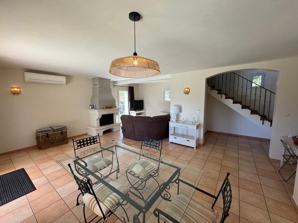 Living room, Dining area