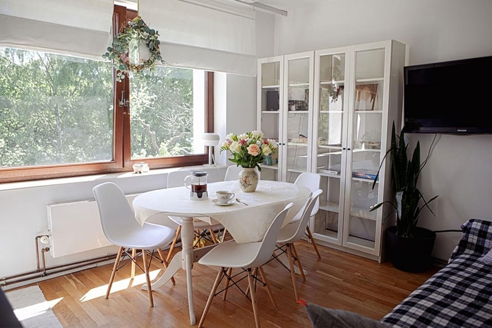 Communal lounge/ TV room, kitchen