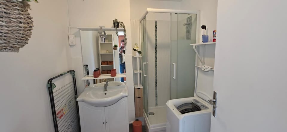 Shower, Bathroom, washing machine