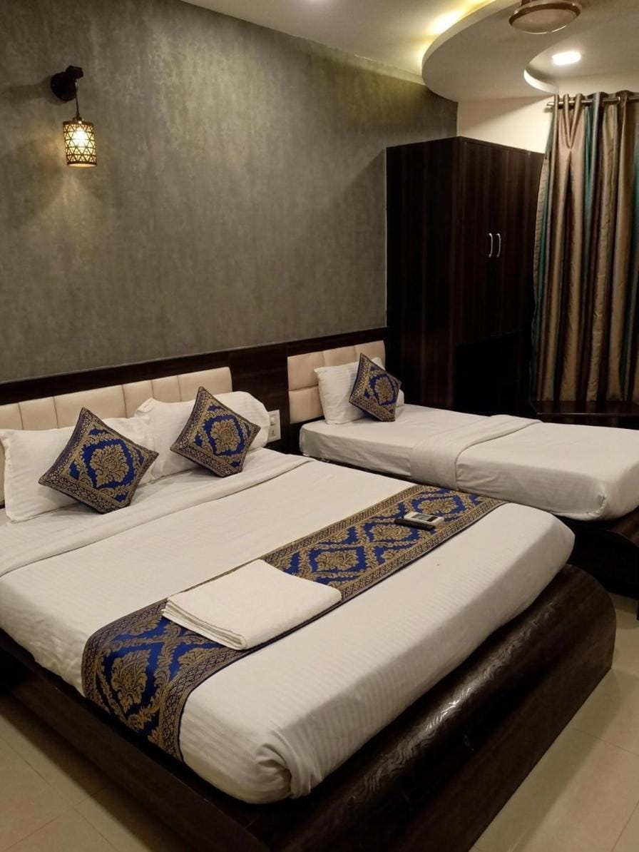 Hotel Airport International Inn - Near Mumbai Airport , BKC Visa Consulate, Jio Convention Center Hotel in Mumbai