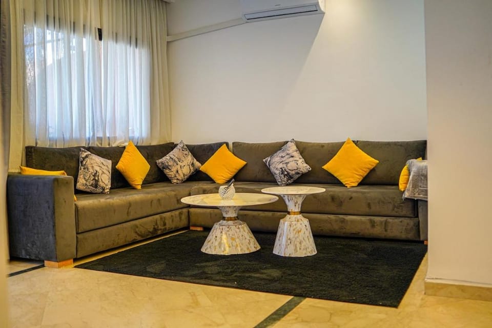 Winter Luxury Giant Pool & XXL Terrace Apartment in Marrakesh