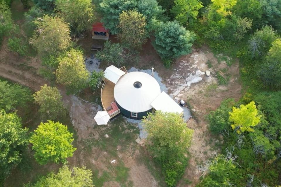 Modern Yurt | 2 Decks + Bar | Wifi | Fire Pit - Tent House in Maine