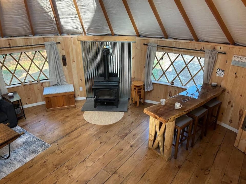 Modern Yurt | 2 Decks + Bar | Wifi | Fire Pit - Tent House in Maine