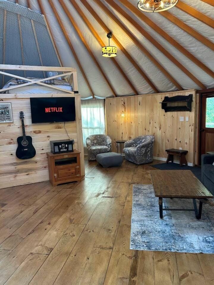 Modern Yurt | 2 Decks + Bar | Wifi | Fire Pit - Tent House in Maine