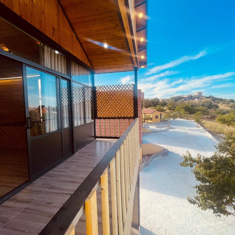 اكواخ السوسنة السوداء Nature lodge in Africa