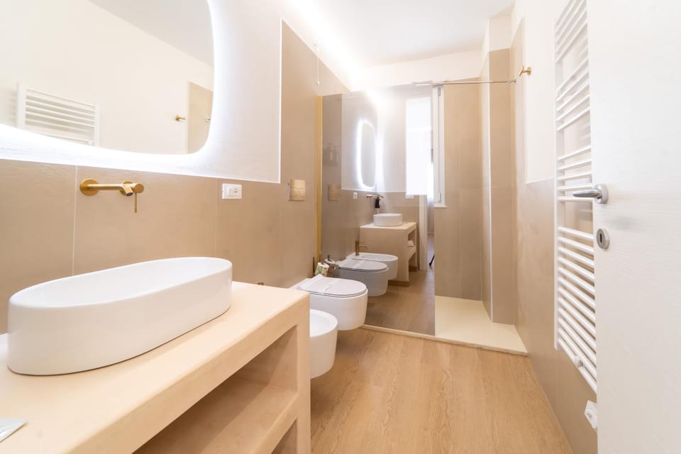 Toilet, Bathroom, Bath, bidet, towels