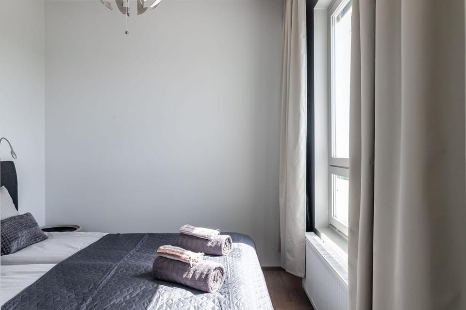 Bed, Photo of the whole room, Bedroom, towels
