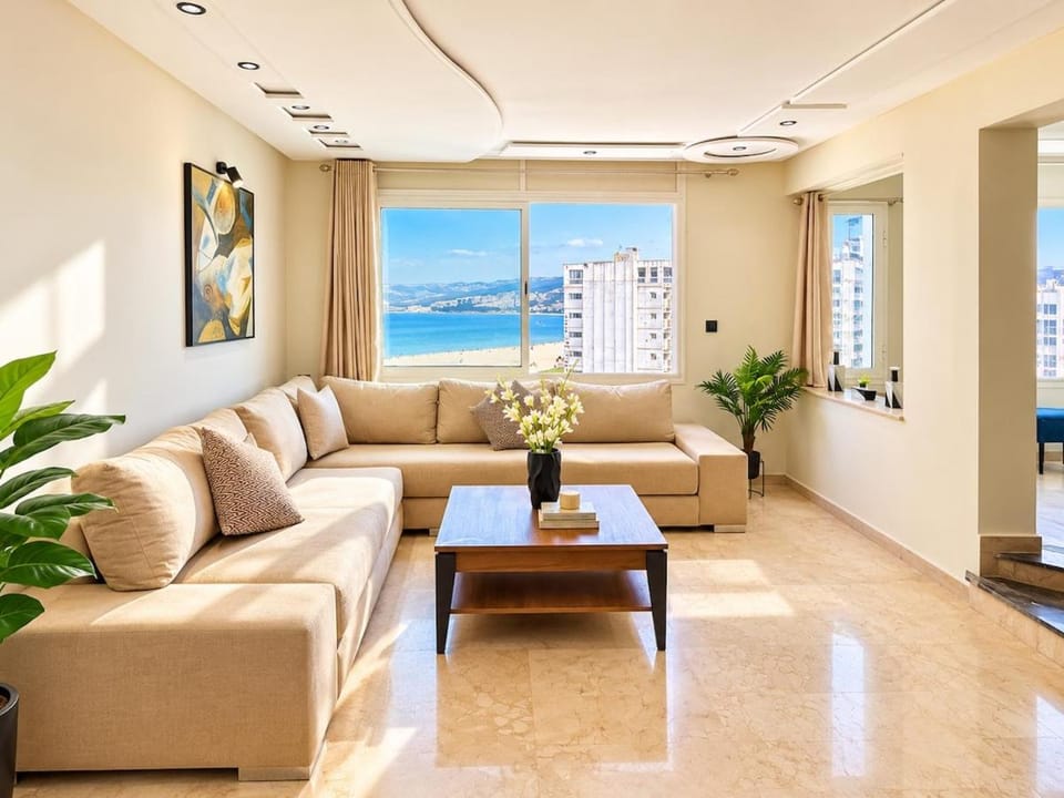 Bel appartement meublé sur la corniche Apartment in Tangier