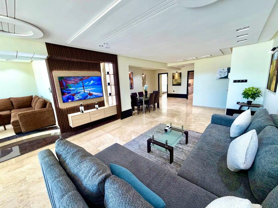 Bel appartement meublé sur la corniche Apartment in Tangier