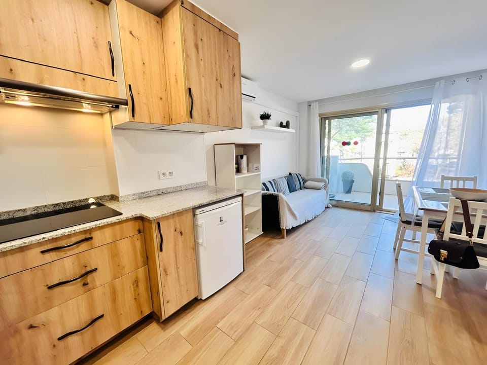 Property building, Kitchen or kitchenette, Living room