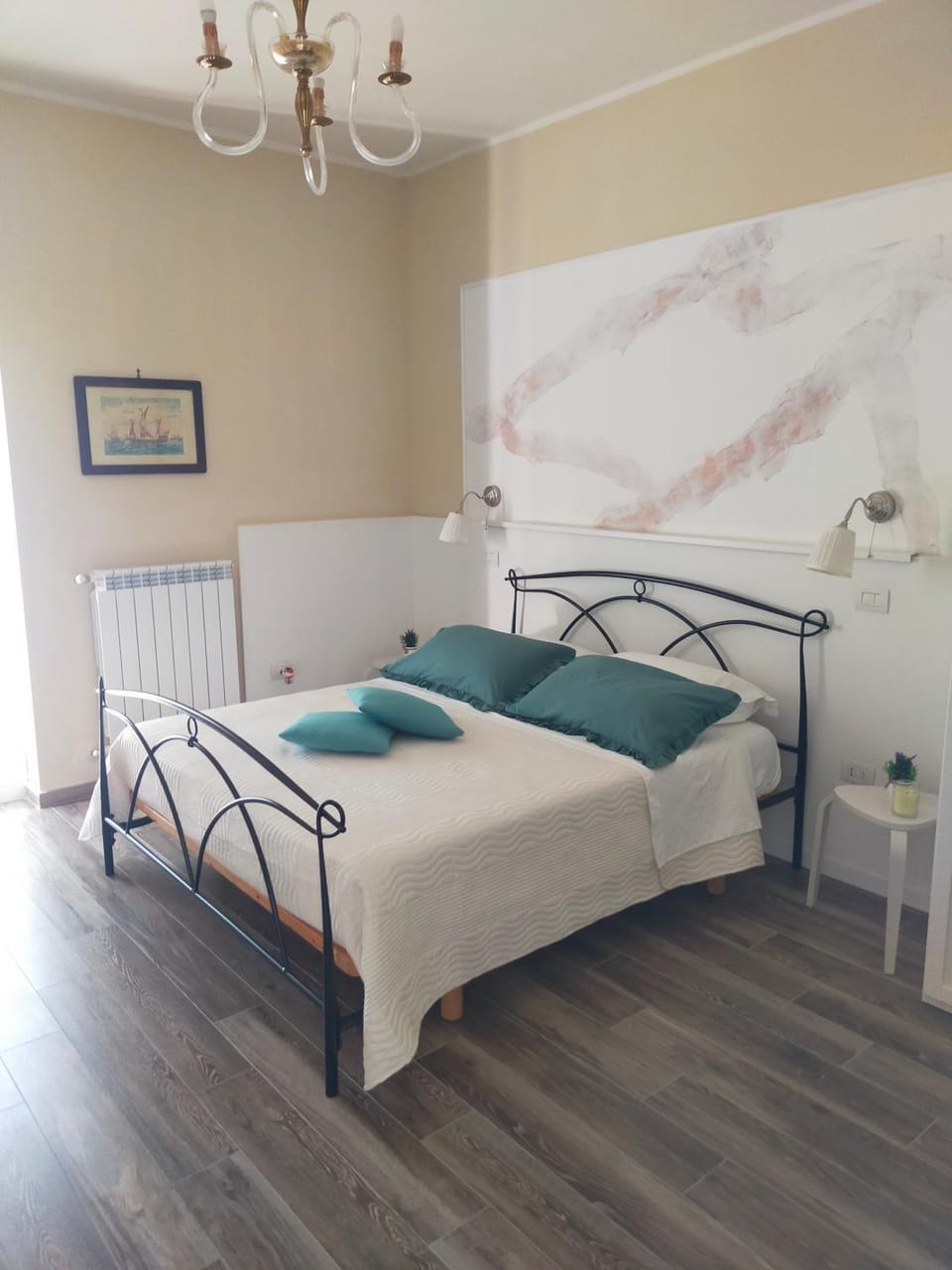 Bed, Photo of the whole room