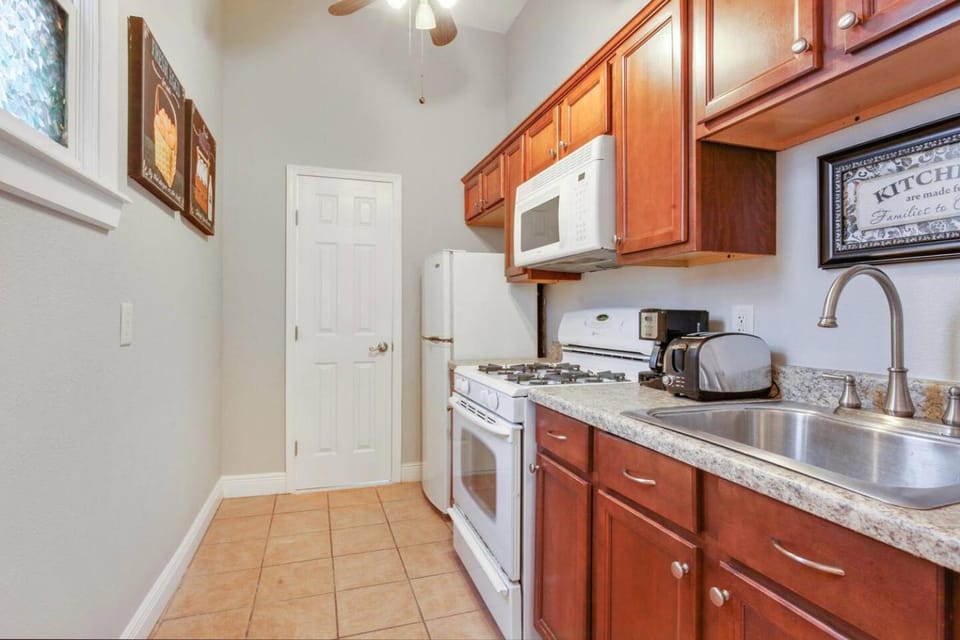 Lepage 7 - 2BR1BA Loft Near Medical corridor Apartment in New Orleans