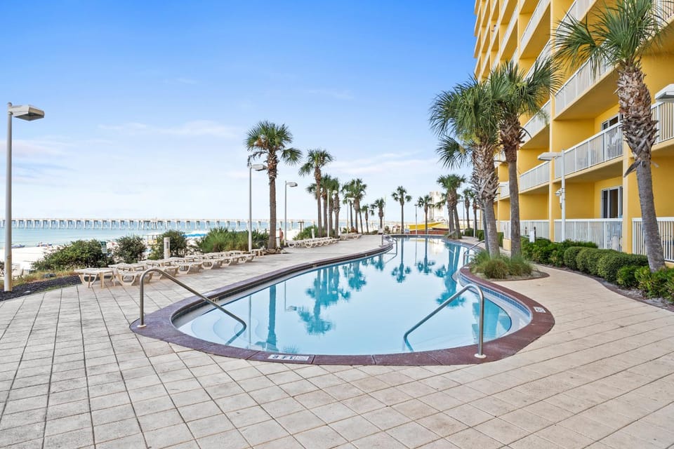 Property building, Natural landscape, View (from property/room), Balcony/Terrace, Beach, Sea view, Swimming pool