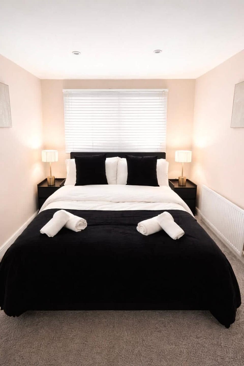 Telford Hot Tub Stay - King Beds - Pool Table House in Telford