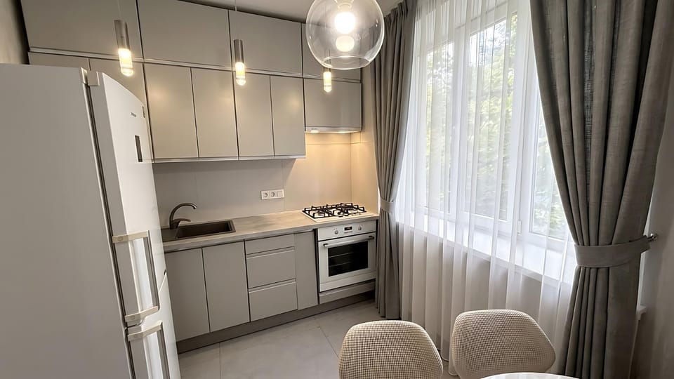 Kitchen or kitchenette, Dining area, oven, pet friendly, stove