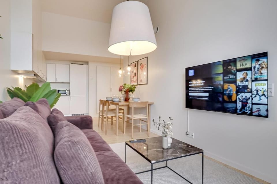Communal lounge/ TV room, TV and multimedia, Kitchen or kitchenette, Living room, Seating area, Dining area, Evening entertainment