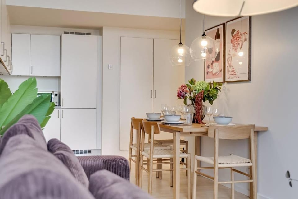 Kitchen or kitchenette, Living room, Seating area, Dining area