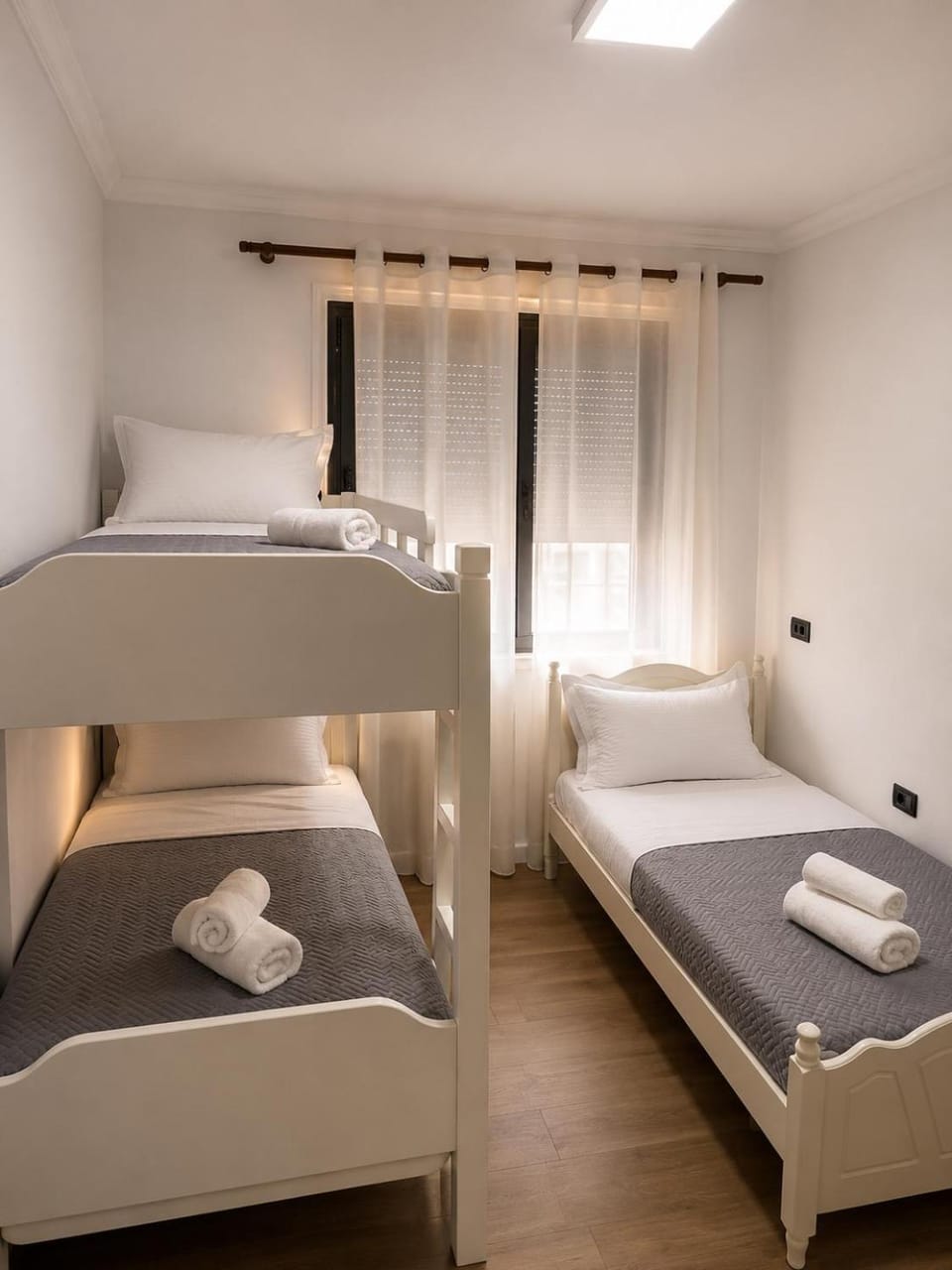 Bed, Photo of the whole room, Bedroom, bunk bed, towels