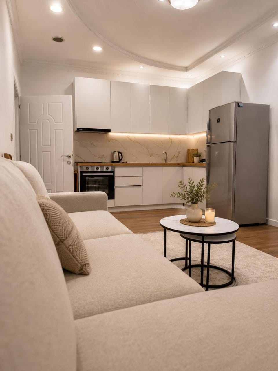 Kitchen or kitchenette, Living room, Seating area, Dining area, minibar, oven, stove