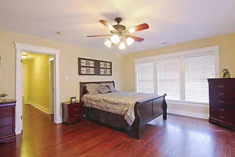 Modern Florence Suite Near UNA with Patio Sleeps 4 House in Florence