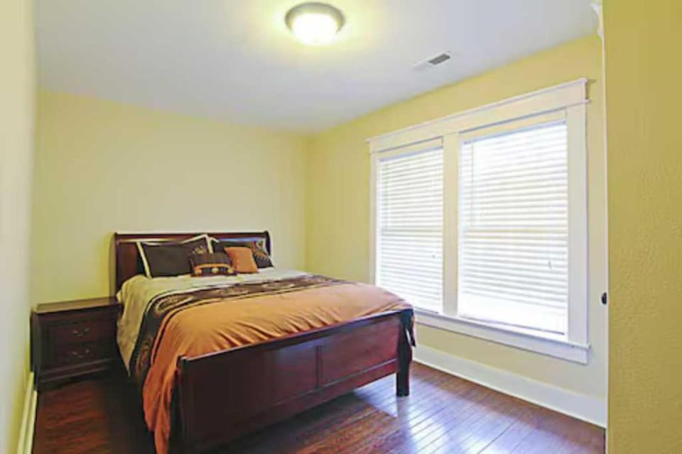 Modern Florence Suite Near UNA with Patio Sleeps 4 House in Florence