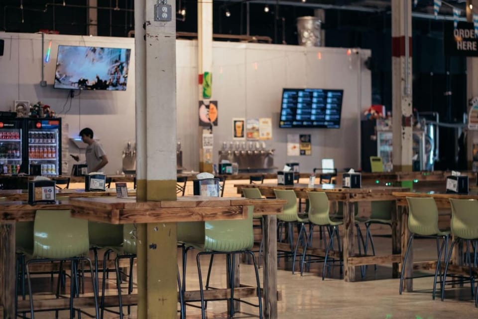 Restaurant/places to eat, Food and drinks, Seating area