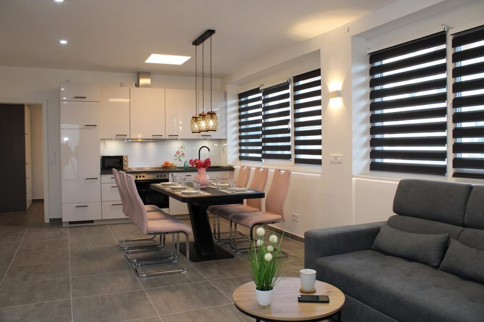 Living room, Dining area, kitchen