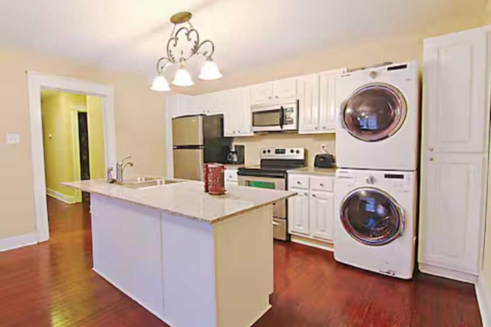 Downtown Florence Condo Pet Friendly Near Attractions House in Florence