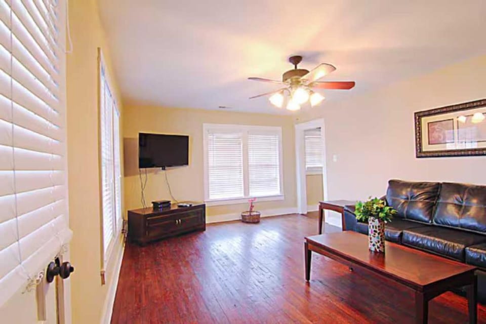 Downtown Florence Condo Pet Friendly Near Attractions House in Florence