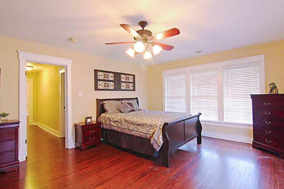 Downtown Florence Condo Pet Friendly Near Attractions House in Florence