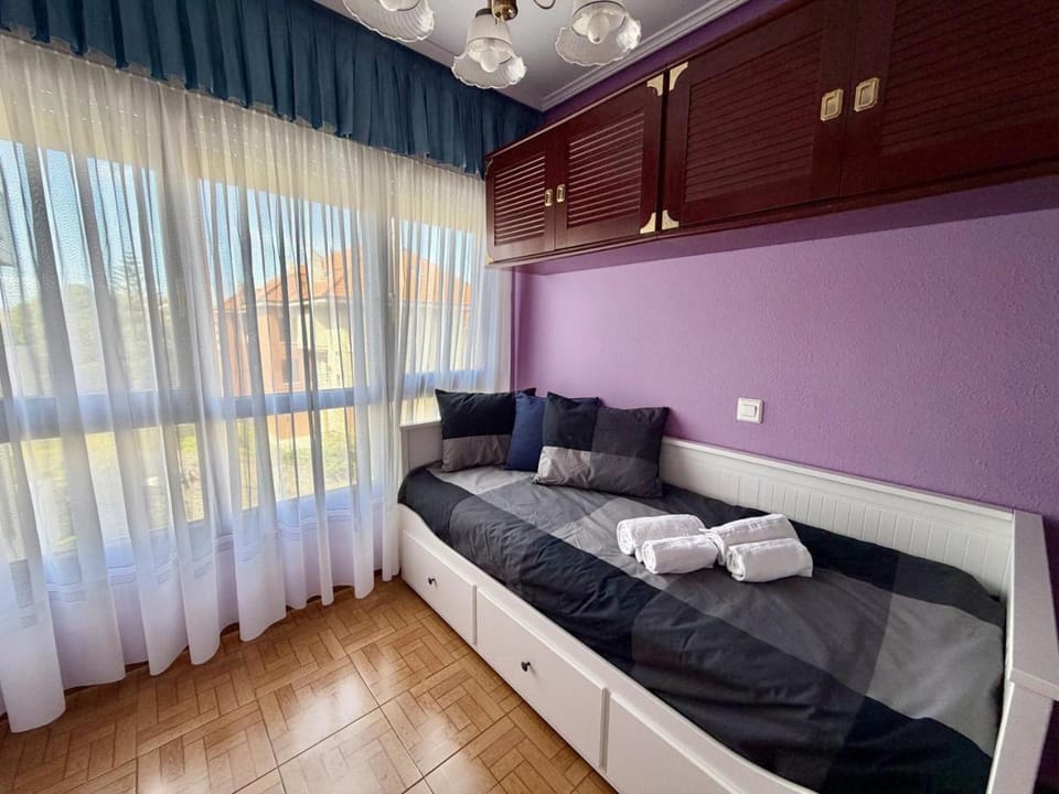 Photo of the whole room, Bedroom