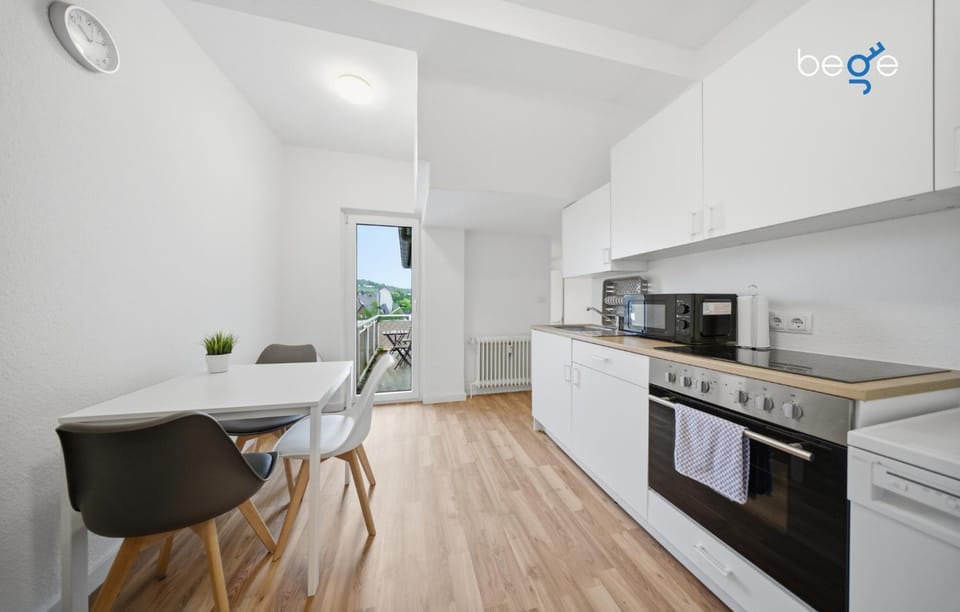 Kitchen or kitchenette, Dining area, oven, stove