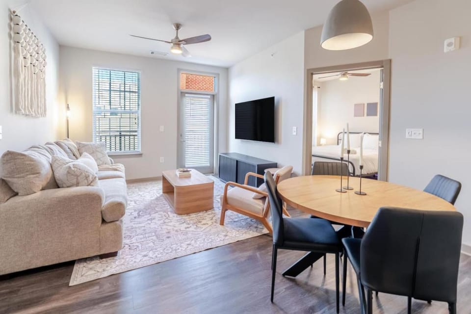 TV and multimedia, Living room, Seating area, Dining area, Bedroom