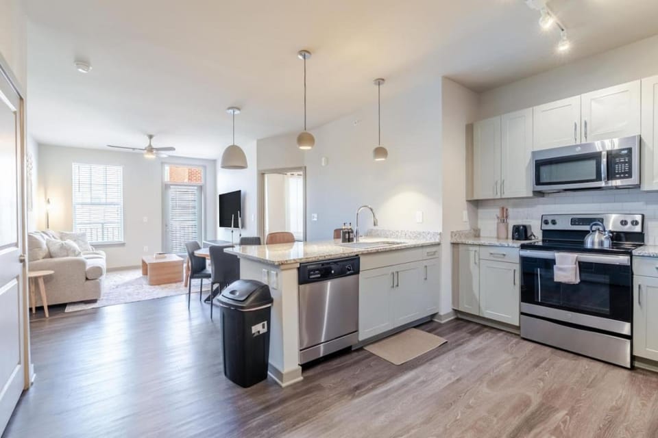 Kitchen or kitchenette, Living room, dishwasher, oven, stove, toaster