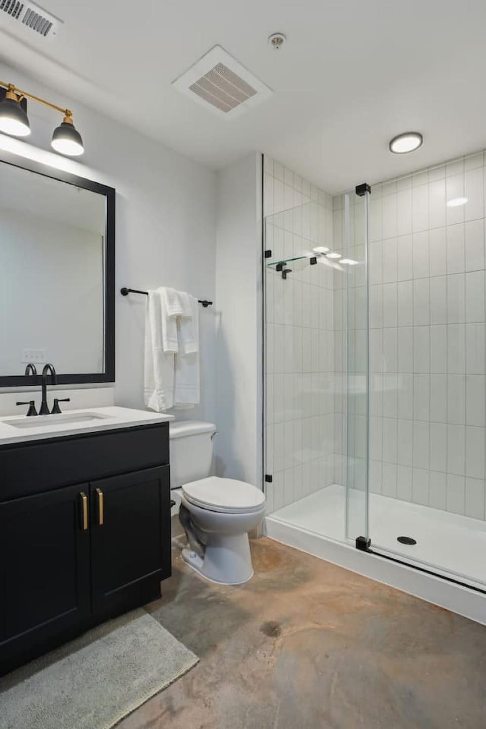 Shower, Toilet, Bathroom, towels