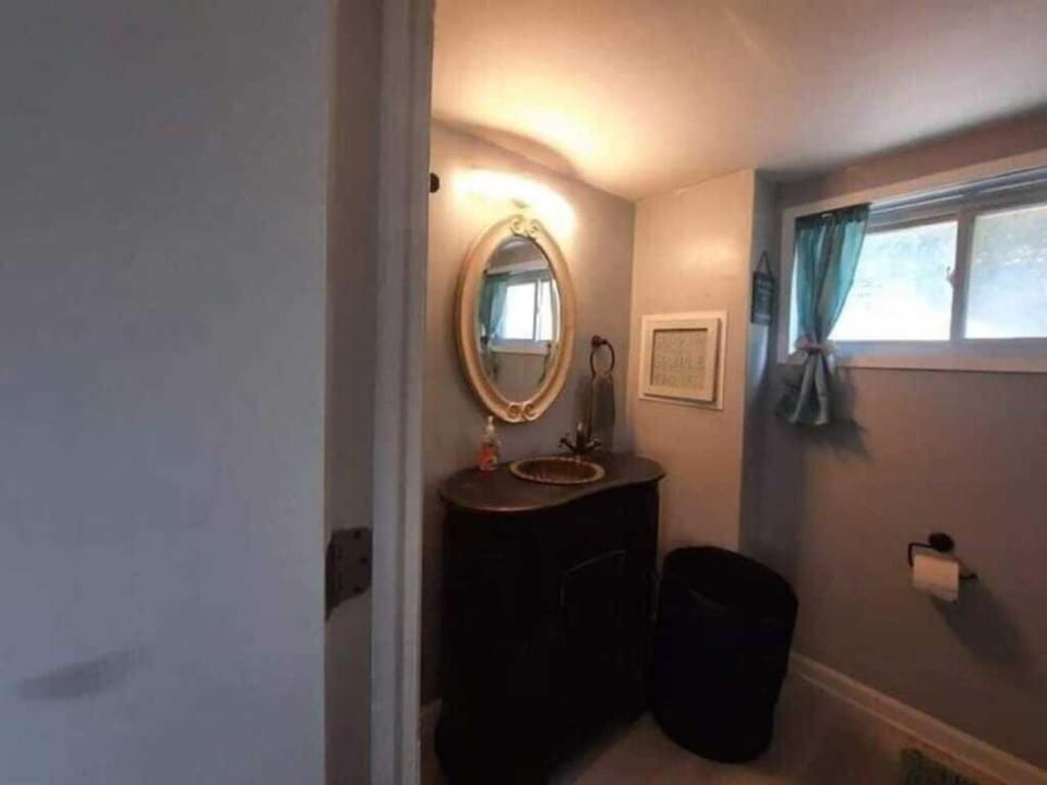 Lakefront Condo Near Town and Marina with Firepit Joys House in Florence