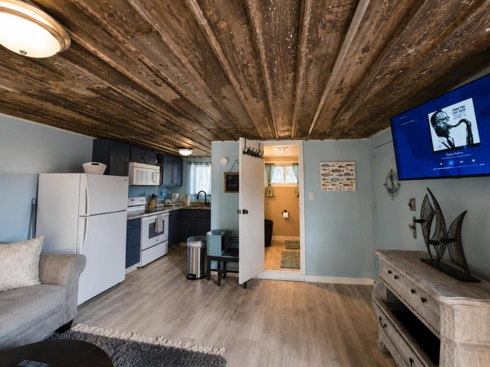 Lakefront Condo Near Town and Marina with Firepit Joys House in Florence