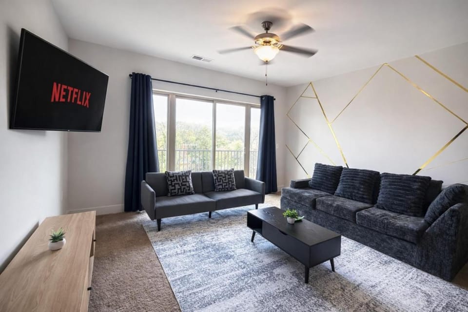 Designer UAB Condo King Bed Balcony View D2 Apartment in Vestavia Hills