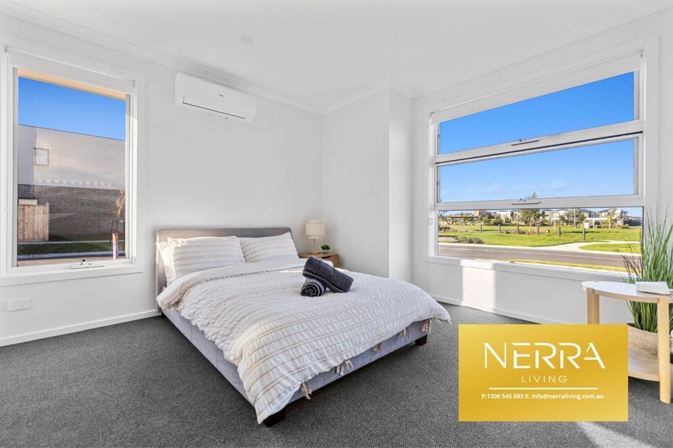 Bed, Photo of the whole room, Bedroom, air conditioner