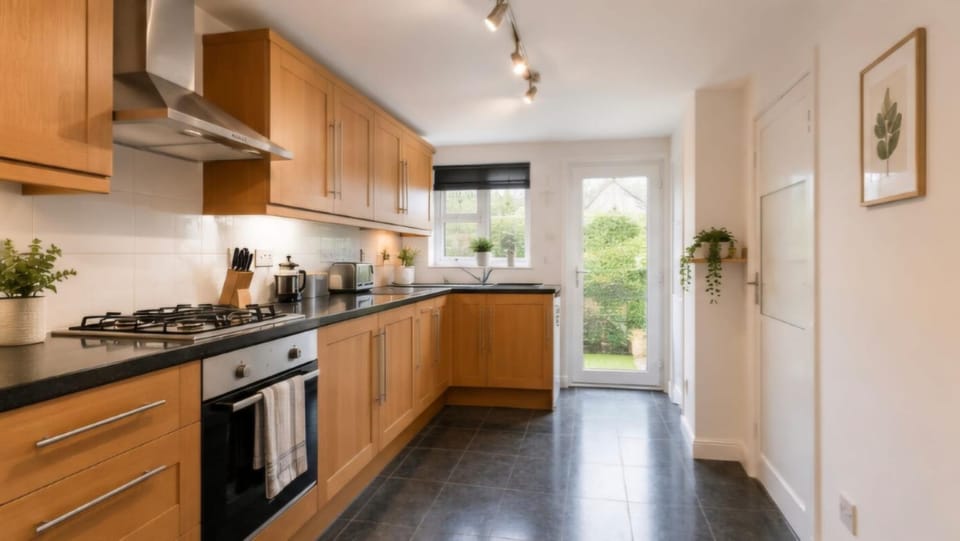 Stylish 3 BDR near Edinburgh Sleeps 5 Free Parking House in Dunfermline
