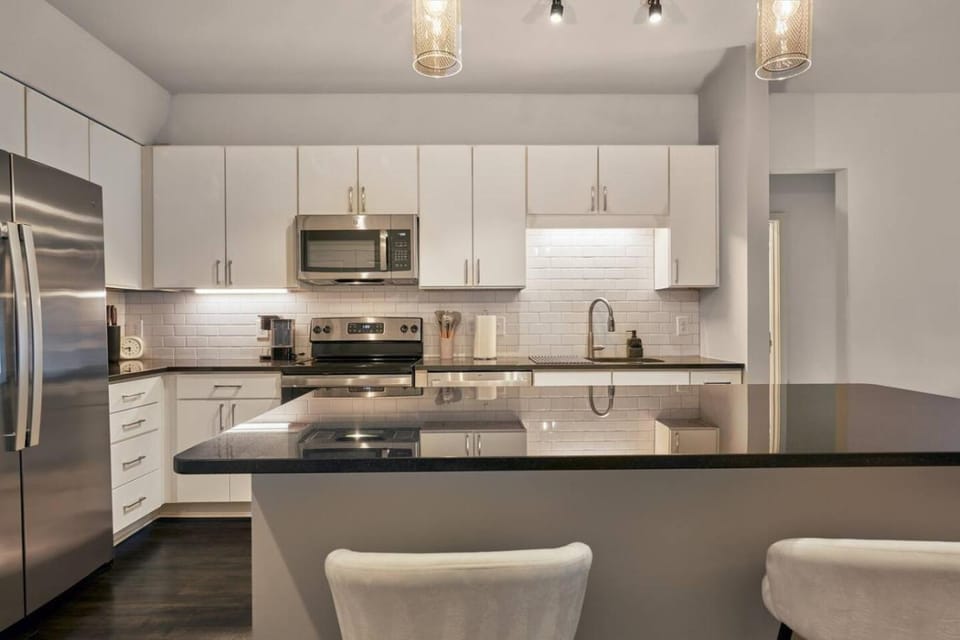 Kitchen or kitchenette, Dining area, oven, stove