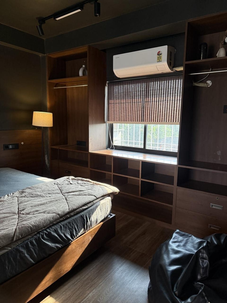 Bed, Photo of the whole room, wardrobe