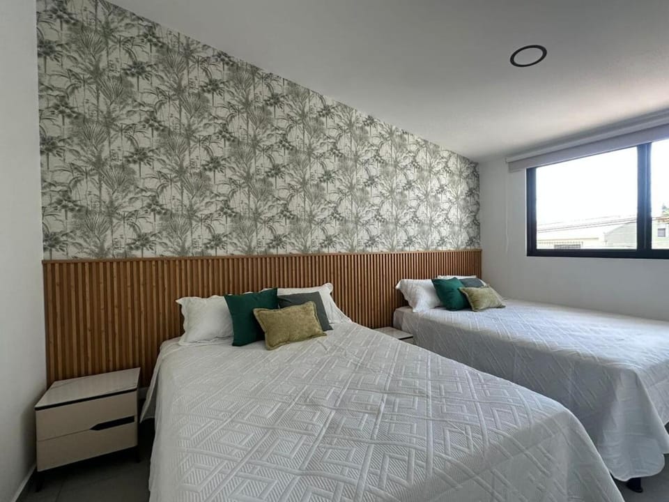 Modern 5BR Villa in Escalon with Private Pool, Big Garden and 10 beds! House in San Salvador