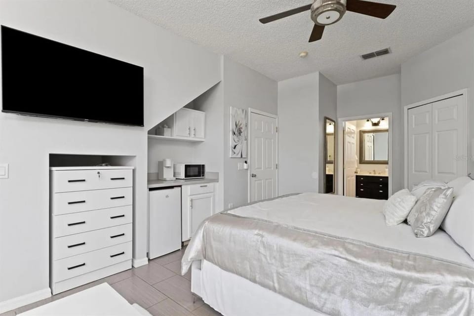 Gated 4BR Resort Gem 15 Mins to Disney House in Lake Berkley