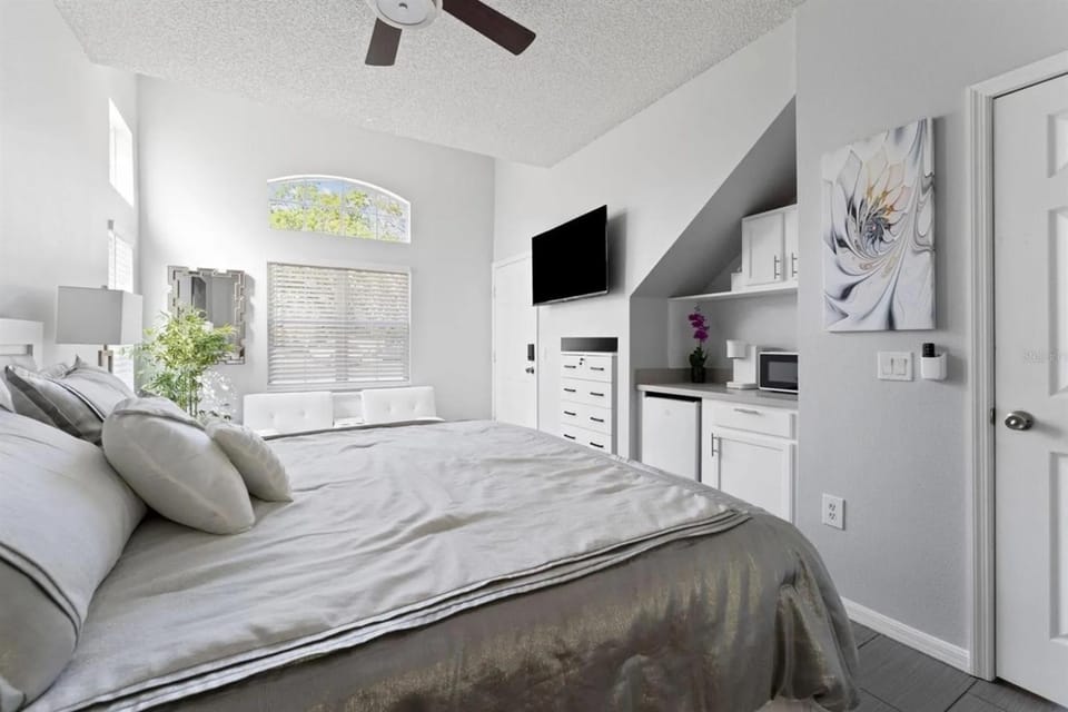 Gated 4BR Resort Gem 15 Mins to Disney House in Lake Berkley