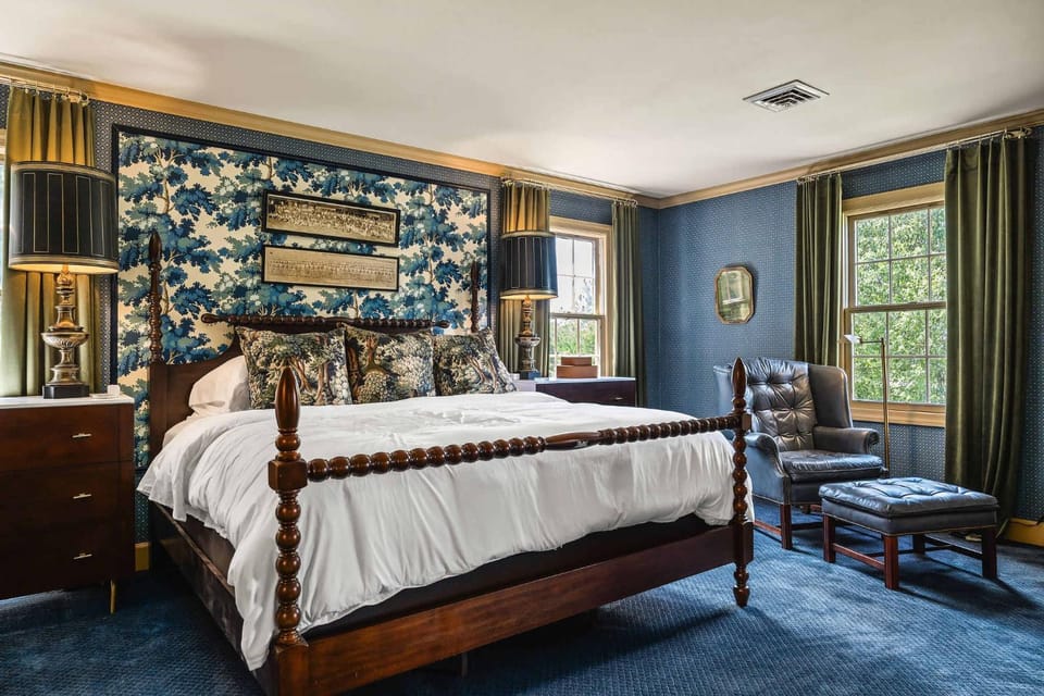 Cedar Hall - A Charming Vintage Estate House in Tennessee