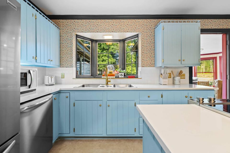 Cedar Hall - A Charming Vintage Estate House in Tennessee