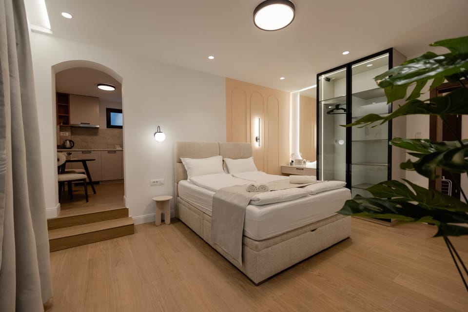 Property building, Bed, Bedroom, wardrobe, kitchen