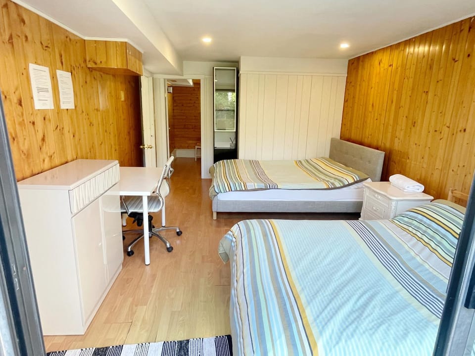 2 Beds Garden Suite with private bathroom near YVR Airport Bed and Breakfast in Richmond